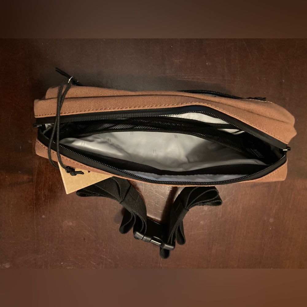 SOLD CrossFit Games 2023 large crossbody bag brown - Picture 2 of 3